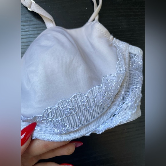 Dreamy Victoria’s Secret Angels White Satin and Lace Balconette Bra - Picture 2 of 4